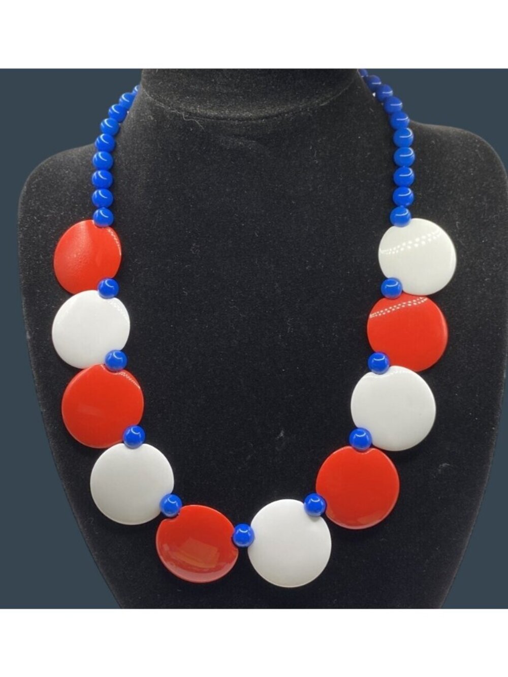 Vintage Avon 1987 Color Works Necklace 20” Red White And Blue Lucite Screw Clasp